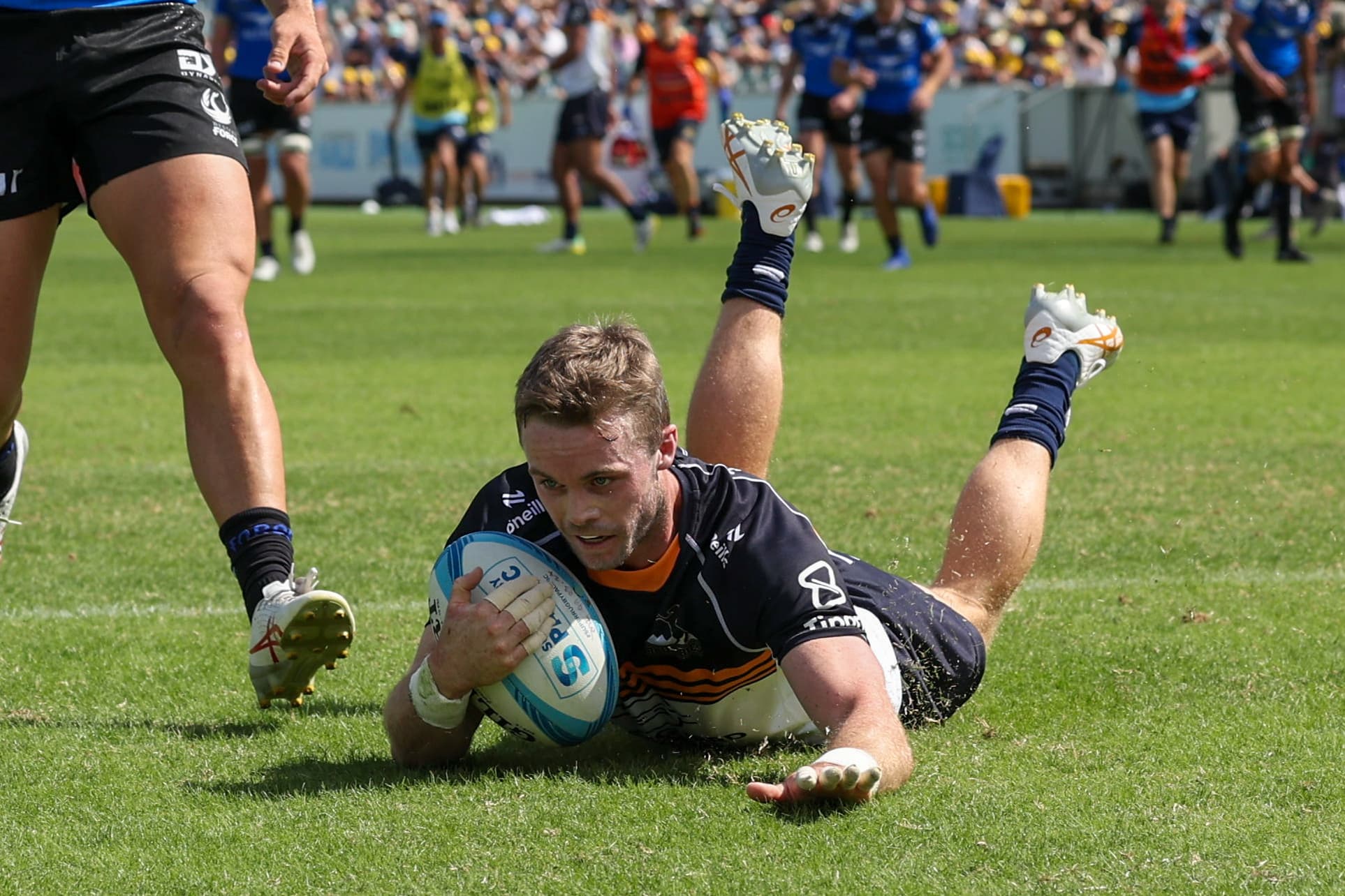 Ryan Lonergan kick started the Brumbies comeback in the first half. (Credit: Greg Collis)