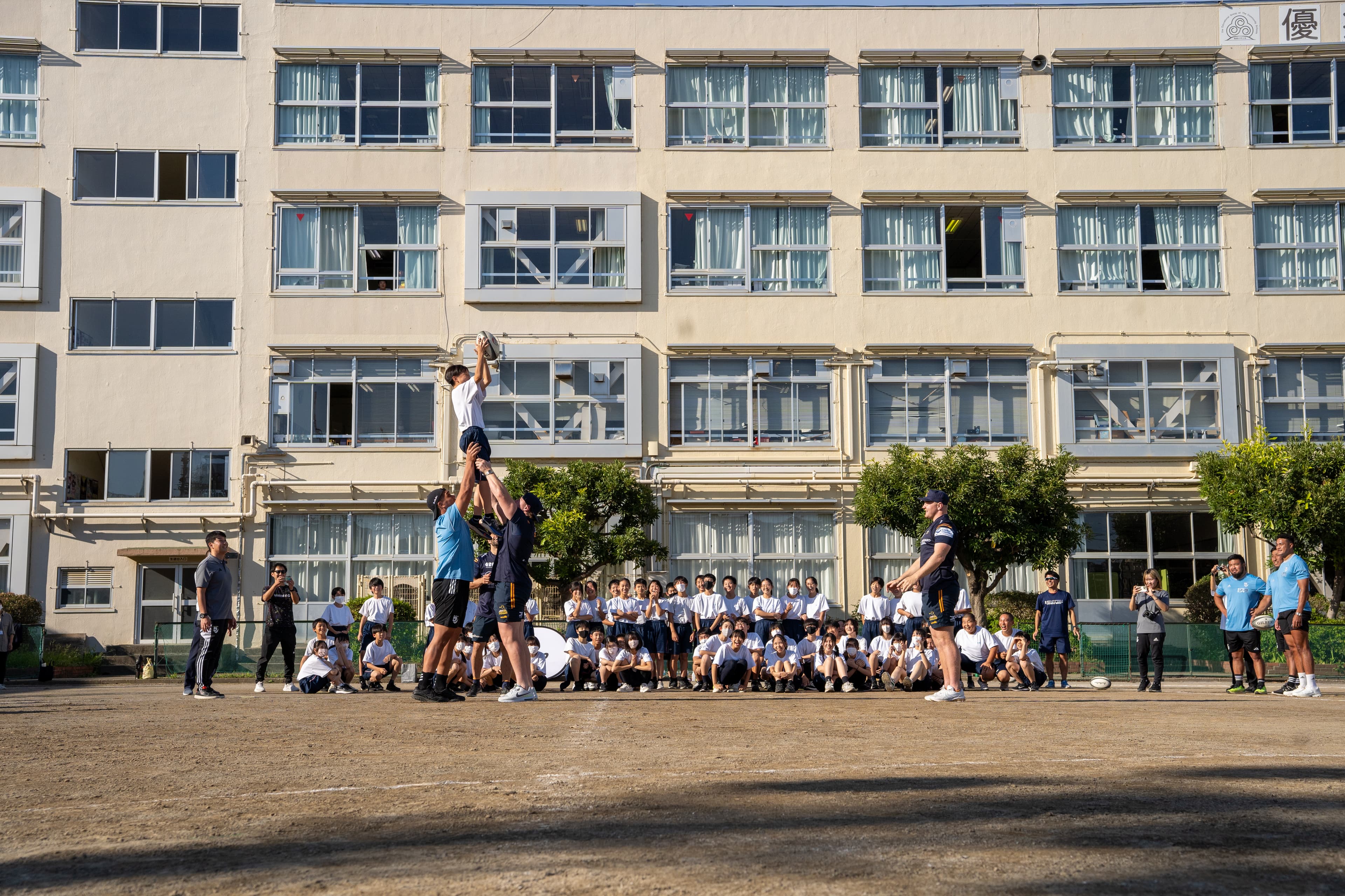 Tsurumaki Junior State High School line-out.